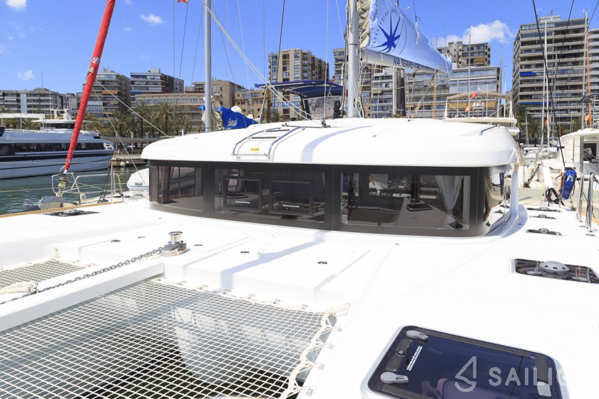 Lagoon 40 - Yacht Charter Sailica