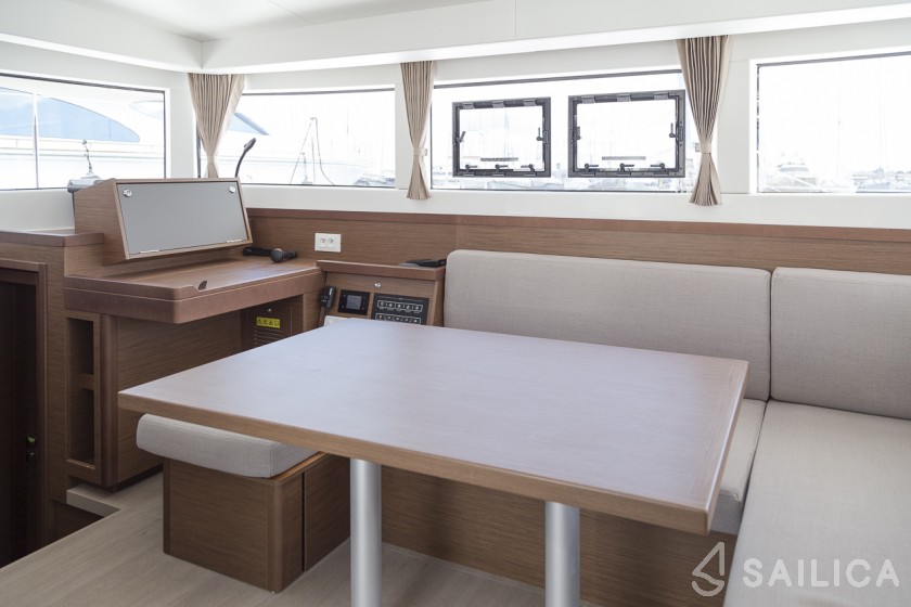 Lagoon 40 - Yacht Charter Sailica