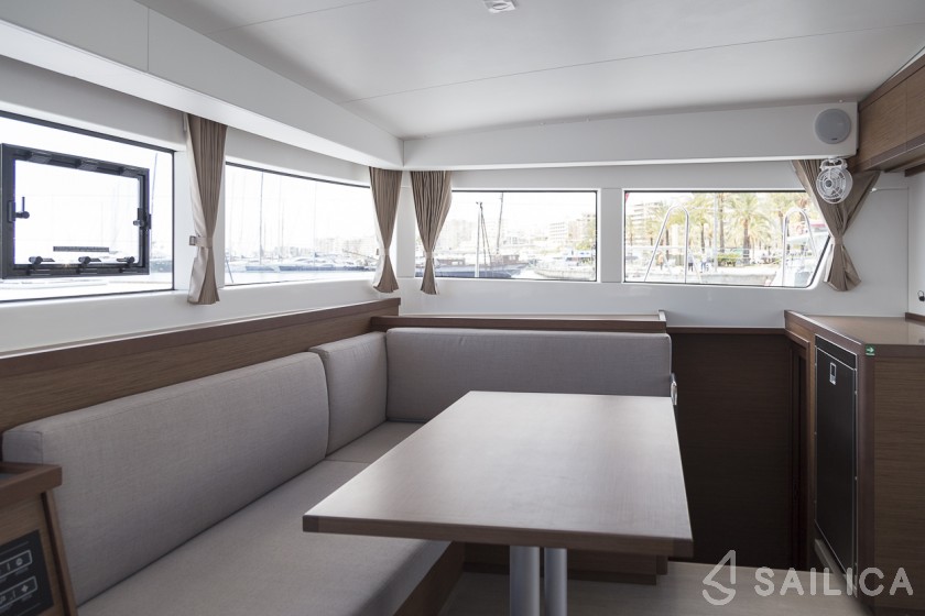 Lagoon 40 - Yacht Charter Sailica