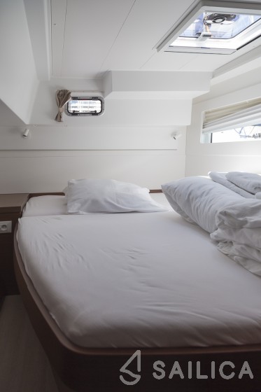 Lagoon 40 - Yacht Charter Sailica