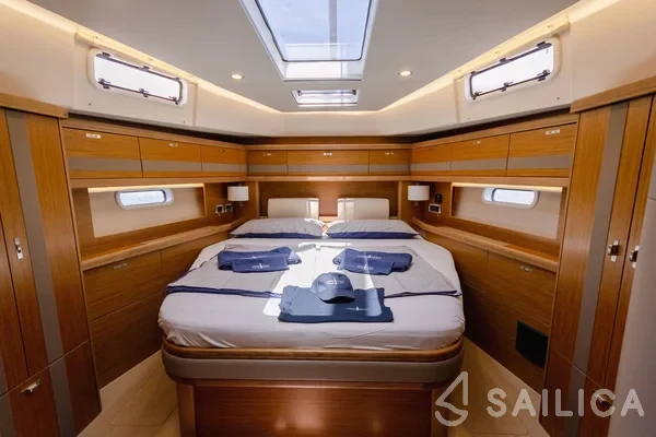 Moody 54 - Yacht Charter Sailica