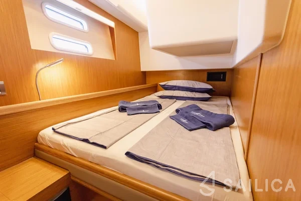 Moody 54 - Photo #80 Moody 54 - Yacht Charter Sailica