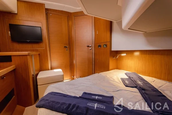 Moody 54 - Photo #79 Moody 54 - Yacht Charter Sailica