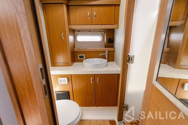 Moody 54 - Photo #84 Moody 54 - Yacht Charter Sailica