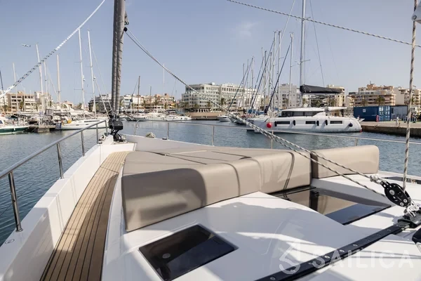 Moody 54 - Yacht Charter Sailica