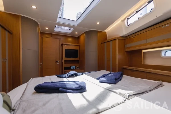 Moody 54 - Yacht Charter Sailica