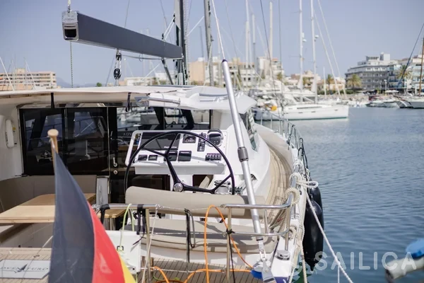 Moody 54 - Yacht Charter Sailica