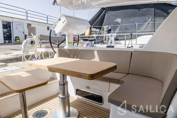 Moody 54 - Yacht Charter Sailica
