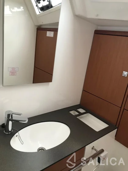 Bavaria 46 Cruiser - Photo #55 Bavaria 46 Cruiser - Yacht Charter Sailica