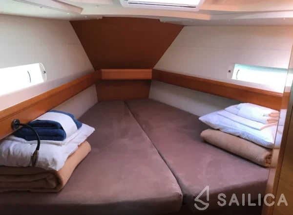 Sun Odyssey 409 - Yacht Charter Sailica