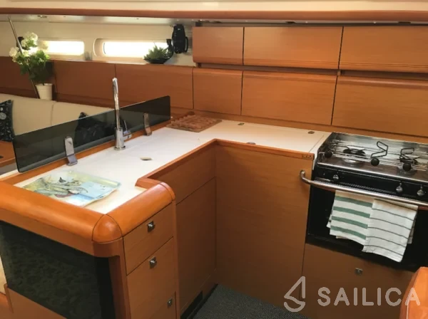 Sun Odyssey 409 - Yacht Charter Sailica