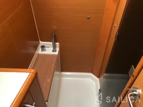 Sun Odyssey 409 - Yacht Charter Sailica