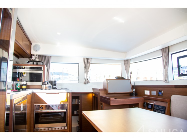 Lagoon 40 - Yacht Charter Sailica