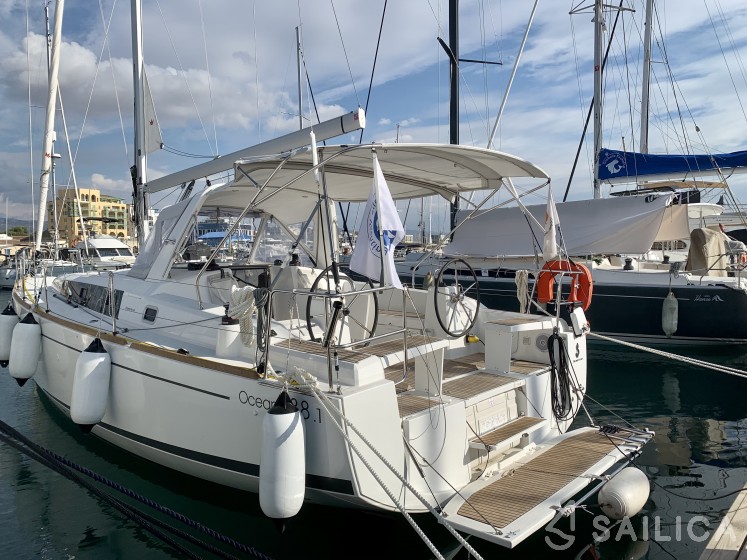 Oceanis 38.1 - Yacht Charter Sailica