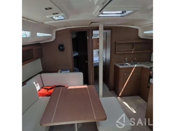 Oceanis 40.1 - Yacht Charter Sailica
