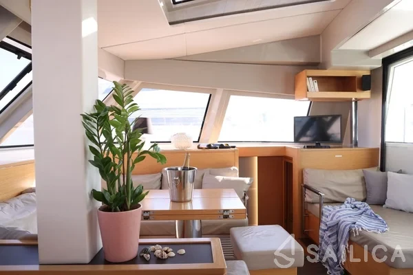 Nautitech 46 Fly - Yacht Charter Sailica