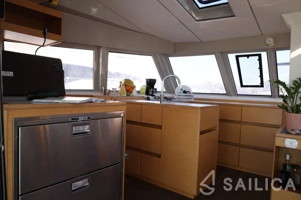 Nautitech 46 Fly - Yacht Charter Sailica