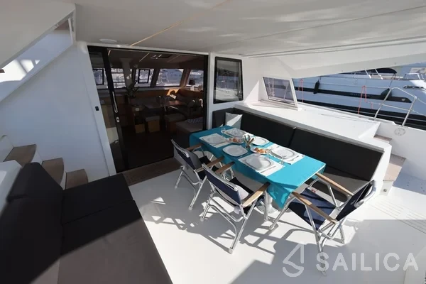 Nautitech 46 Fly - Yacht Charter Sailica