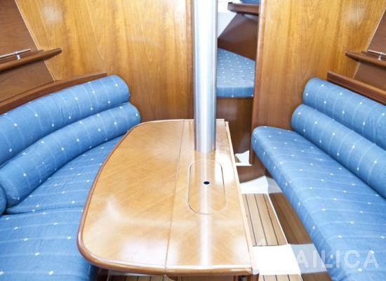 Oceanis Clipper 343 - Yacht Charter Sailica