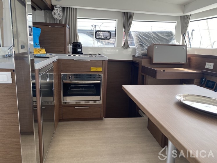 Lagoon 40 - Yacht Charter Sailica