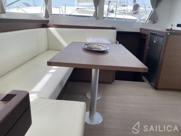 Lagoon 40 - Yacht Charter Sailica