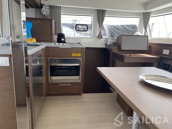 Lagoon 40 - Yacht Charter Sailica