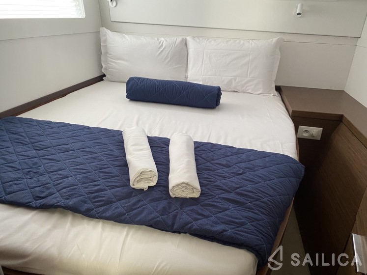 Lagoon 40 - Yacht Charter Sailica