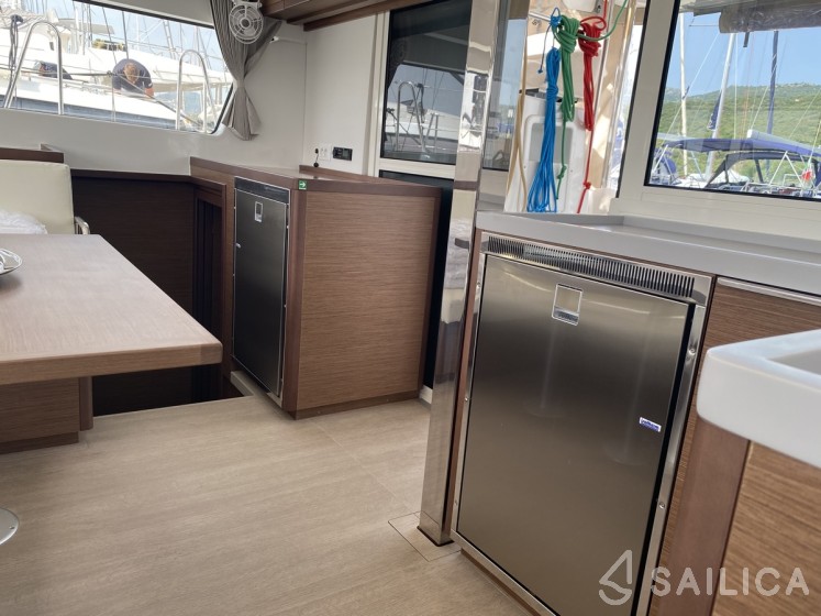 Lagoon 40 - Yacht Charter Sailica