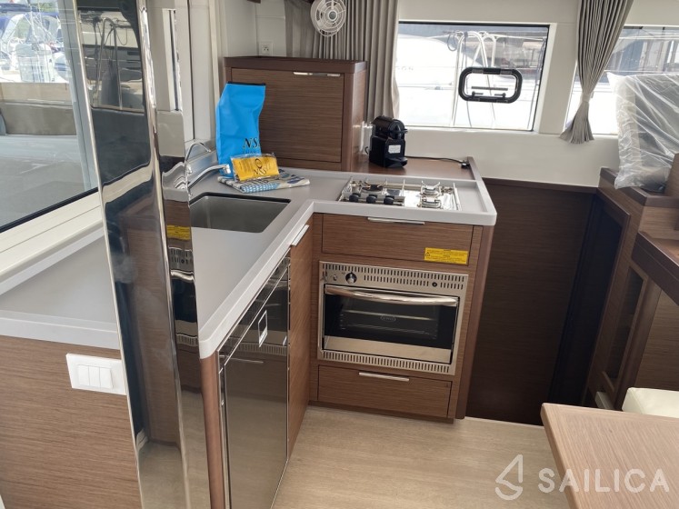 Lagoon 40 - Yacht Charter Sailica