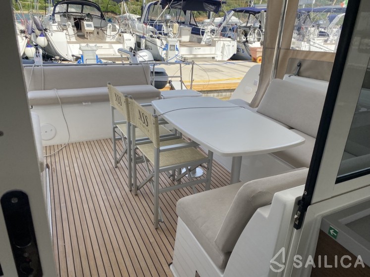 Lagoon 40 - Yacht Charter Sailica