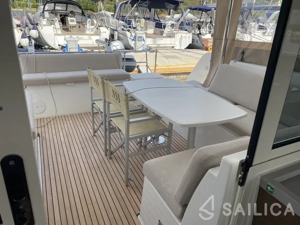 Lagoon 40 - Yacht Charter Sailica
