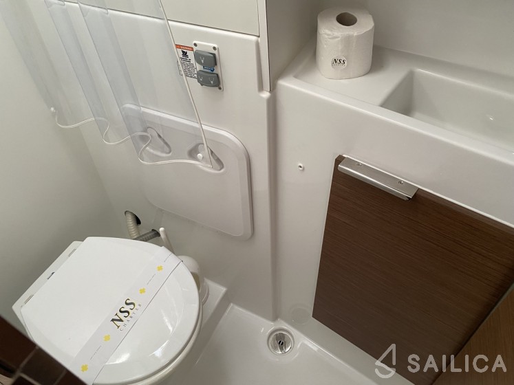 Lagoon 40 - Yacht Charter Sailica