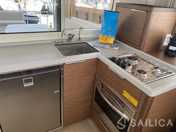 Lagoon 40 - Yacht Charter Sailica