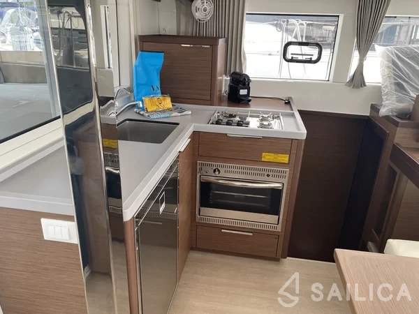Lagoon 40 - Yacht Charter Sailica