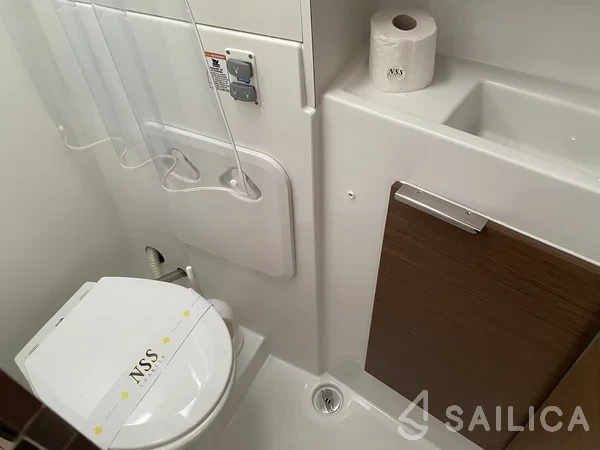 Lagoon 40 - Yacht Charter Sailica