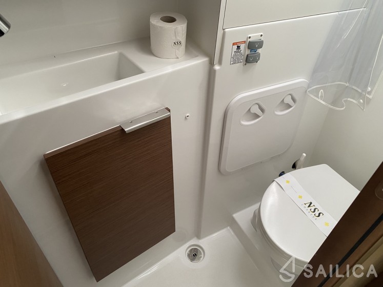 Lagoon 40 - Yacht Charter Sailica