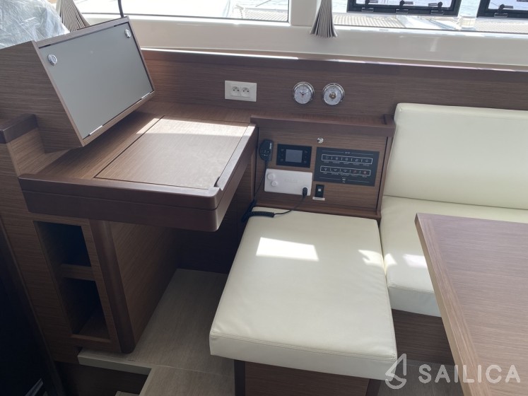 Lagoon 40 - Yacht Charter Sailica