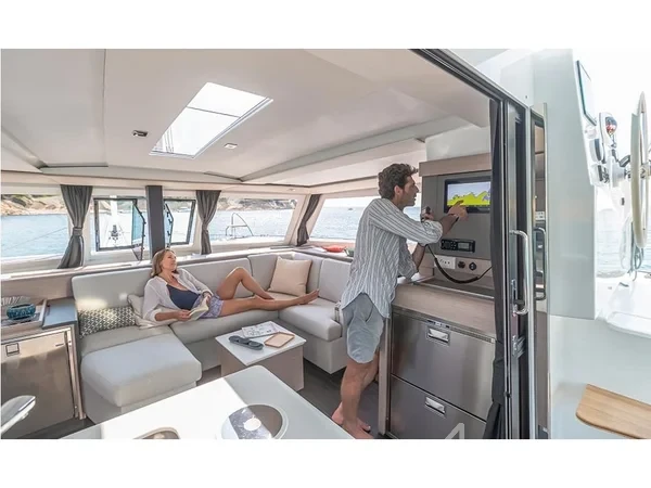Isla 40 - Yacht Charter Sailica