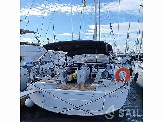 Oceanis 51.1 - Yacht Charter Sailica