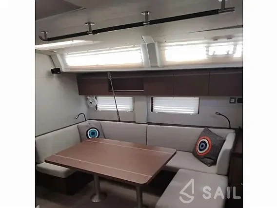 Oceanis 51.1 - Yacht Charter Sailica