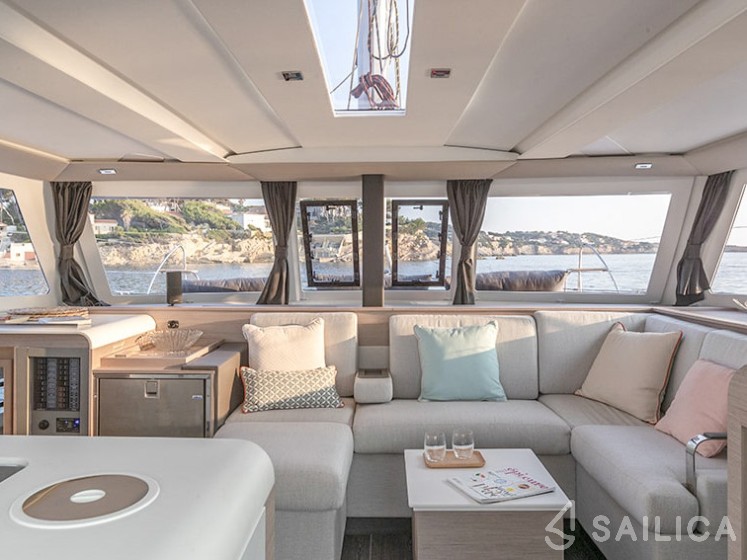 Isla 40 - Yacht Charter Sailica