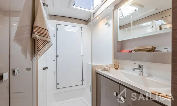 Isla 40 - Yacht Charter Sailica