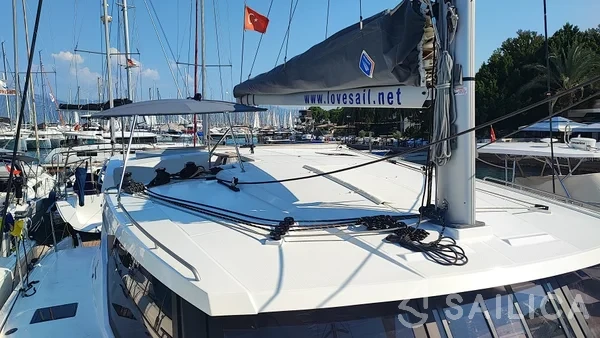 Isla 40 - Yacht Charter Sailica