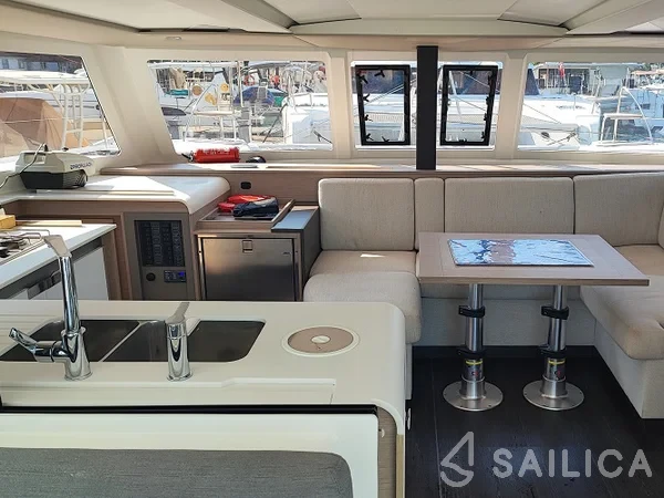 Isla 40 - Yacht Charter Sailica