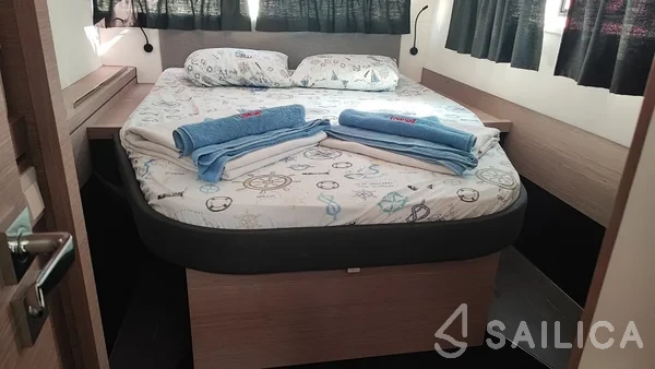 Isla 40 - Yacht Charter Sailica