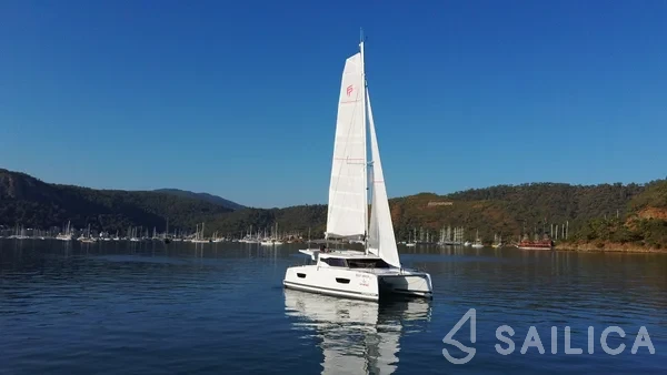 Isla 40 - Yacht Charter Sailica