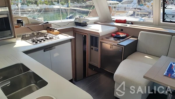 Isla 40 - Yacht Charter Sailica