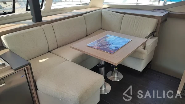 Isla 40 - Yacht Charter Sailica