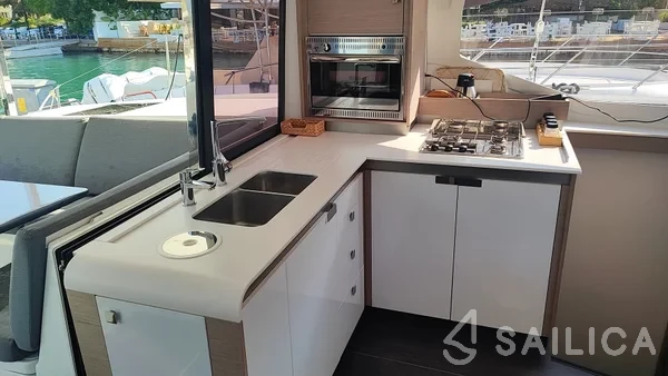 Isla 40 - Yacht Charter Sailica