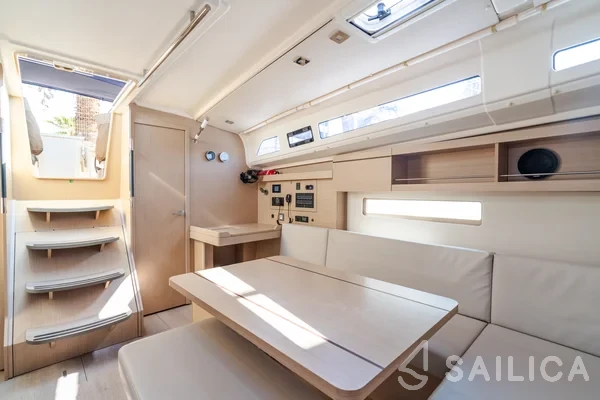 Oceanis 40.1 - Yacht Charter Sailica